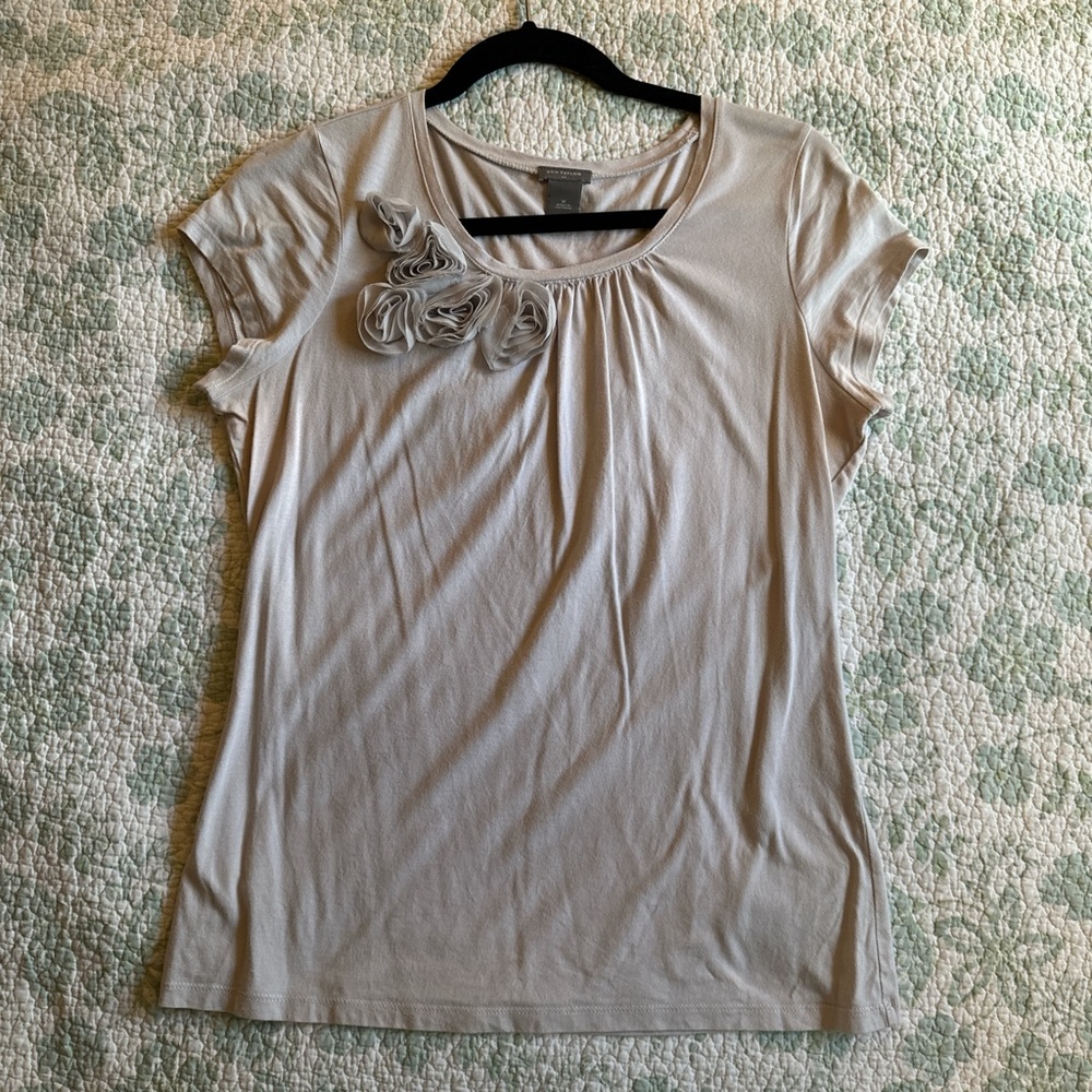Ann Taylor Light Gray Short Sleeve Top with Floral Accent